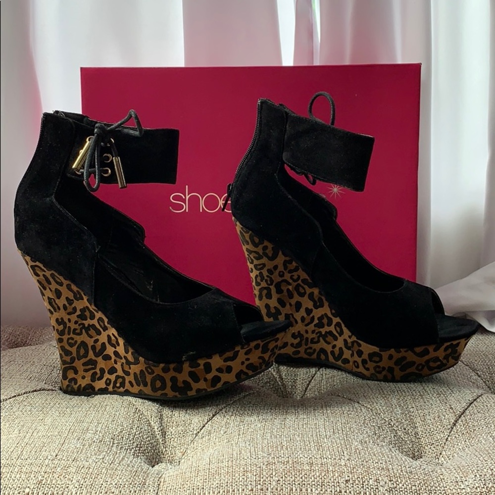 Shoedazzle leopard print sandals!